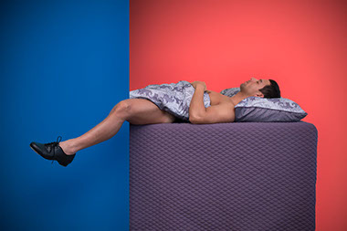 Felix Ossa - Domestic - Image of a man sleeping with one of his legs coming out of his bed