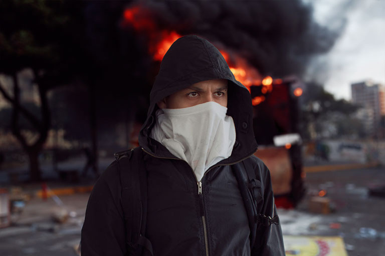 Félix Ossa - Disturbios - Imagen mostrando manifestaciones publicas