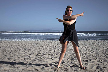 Felix Ossa - Where is Colombia? - Image of a woman pointing her hands at different directions
